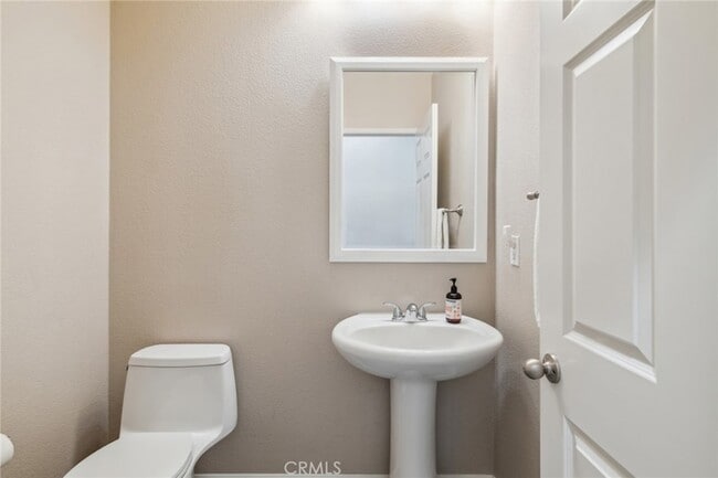 Building Photo - 123 Sparrow