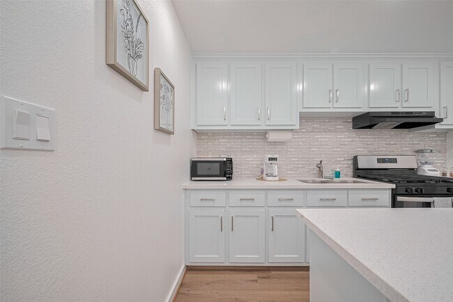 Building Photo - 6725 Avenue K