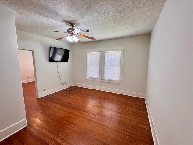 Building Photo - 4522 McKinney St