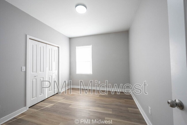 Building Photo - 1817 Montcalm St