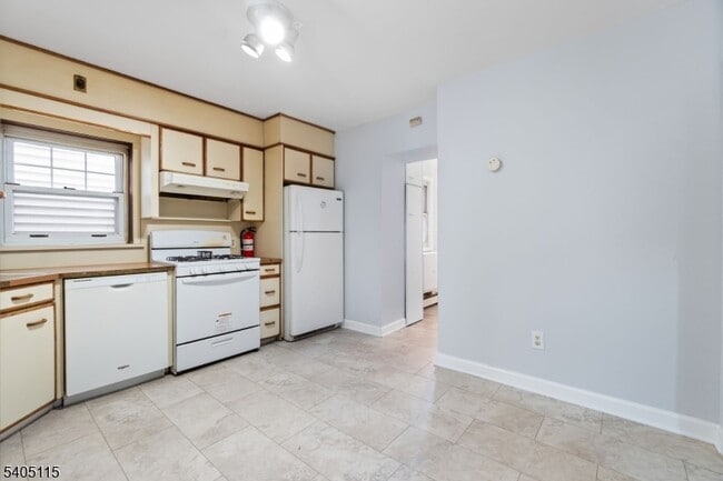 Building Photo - 120 Grant Ave