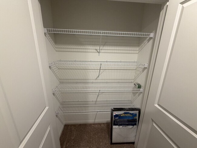 Building Photo - Stunning 4-Bedroom Home with Loft & Den – Spacious and Move-In Ready!