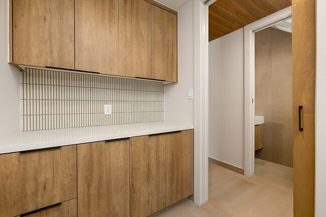 Building Photo - Carey Estates 4508