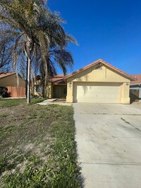 Building Photo - Spacious 3-Bedroom, 2-Bathroom Home!