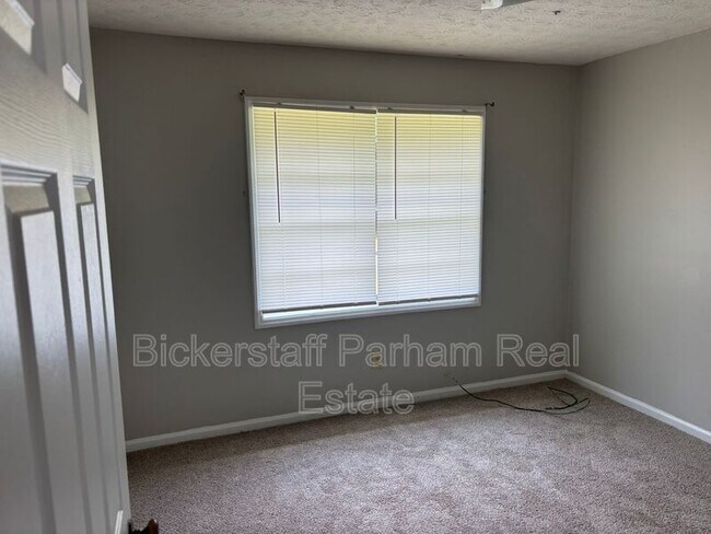Building Photo - 6270 Stoneway Dr