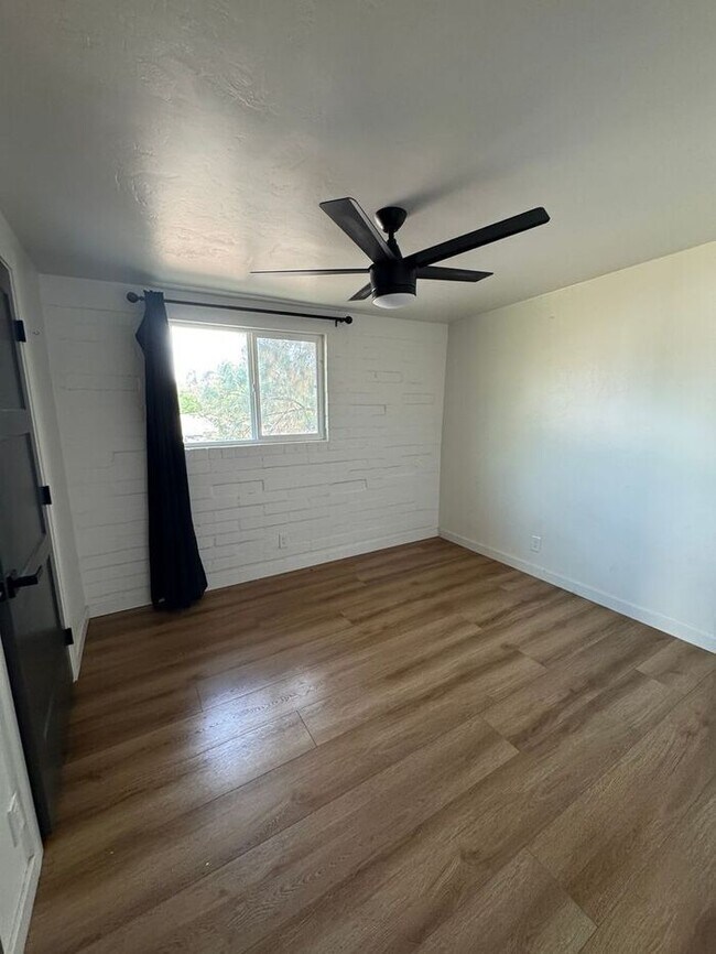 Building Photo - 205 W 25th St