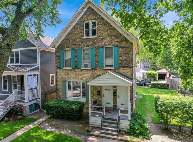 Building Photo - 2018 Pratt Ct