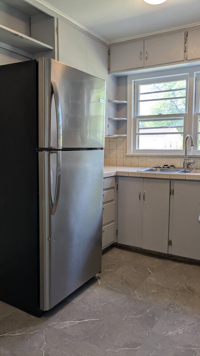 Kitchen - 3500 Wilma Ave