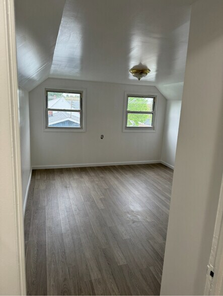 Building Photo - 3 Thomas St