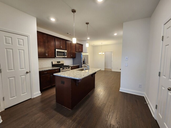 Building Photo - Gorgeous New Construction Home in Lebanon'...