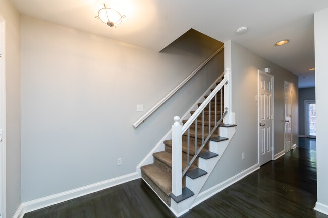 Building Photo - 510 N Poplar St