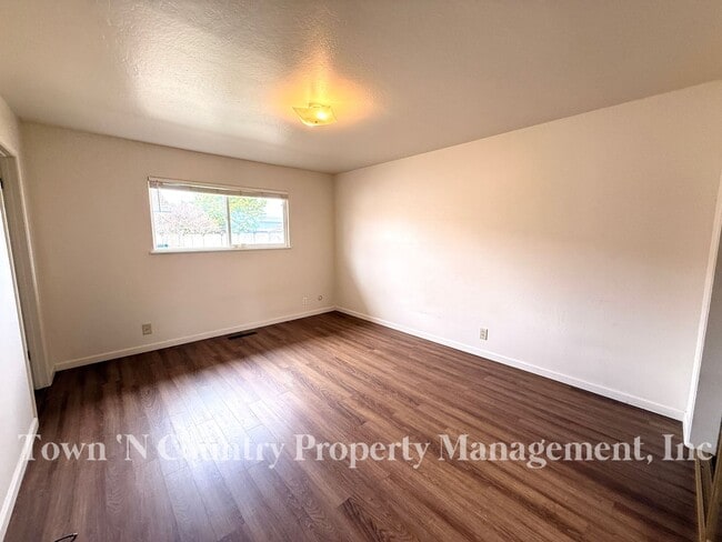 Building Photo - Nice 3 Bedroom, 2 Bath Located in North Salinas!