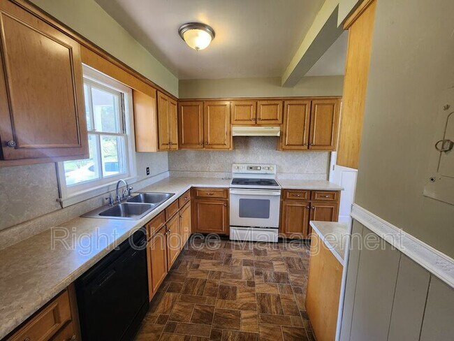 Building Photo - 1097 Bolton Ct