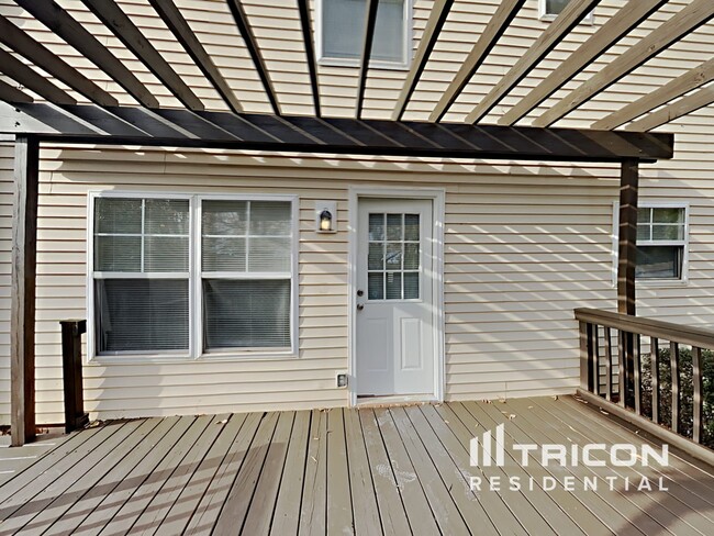 Building Photo - 807 Sinclair Dr