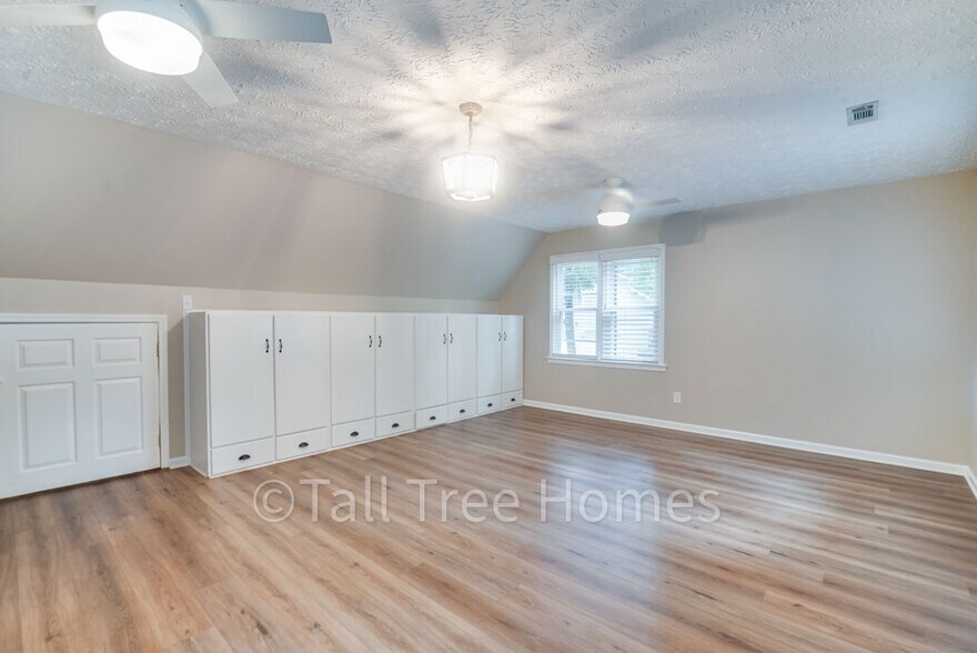 Building Photo - 410 Murry Park