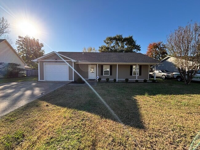 Building Photo - 15 McArthur Dr