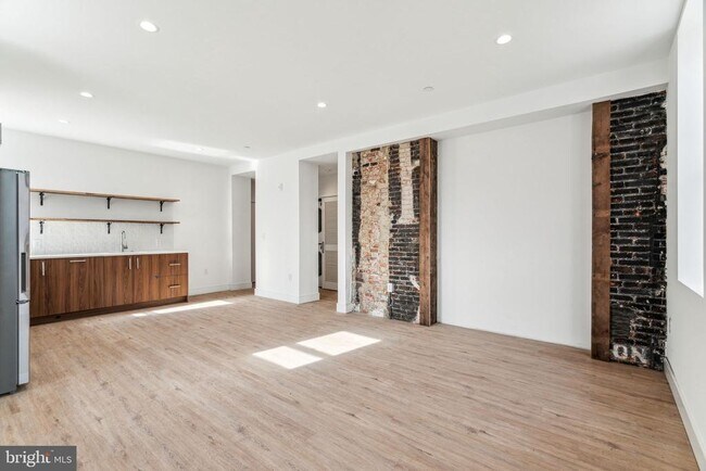 Building Photo - 1254 S 18th St