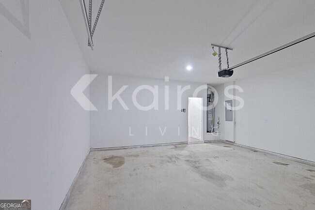 Building Photo - 306 Silver Maple Ln