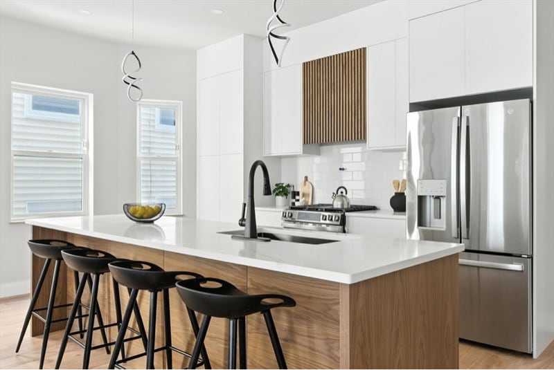 Building Photo - 34 Woodford St