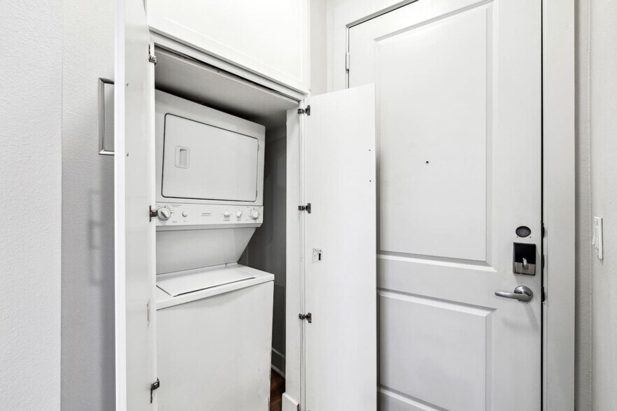 Building Photo - 2901 Indiana St