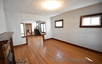 Building Photo - 87-89-89 W California Ave