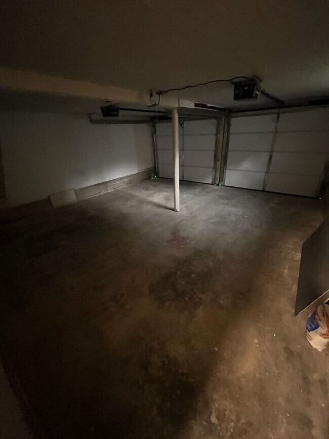Building Photo - 3 bedroom 2 bathroom located near MSU