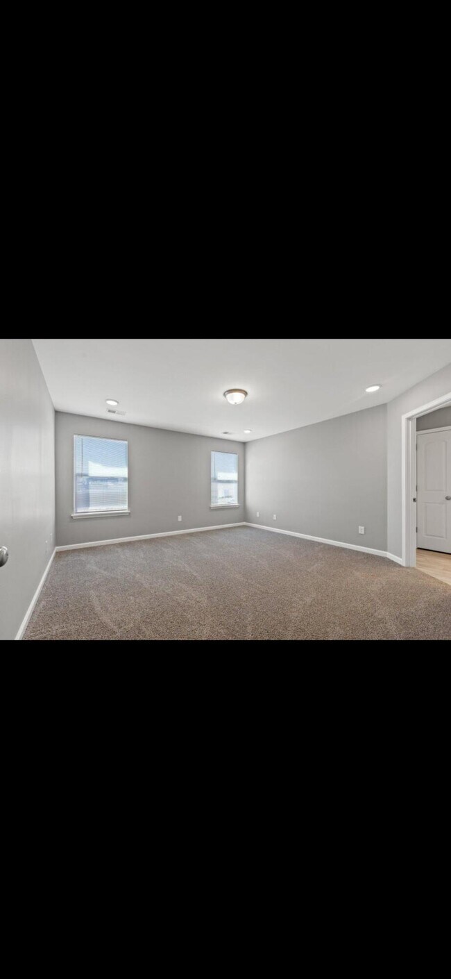 Building Photo - 340 Pageant Dr