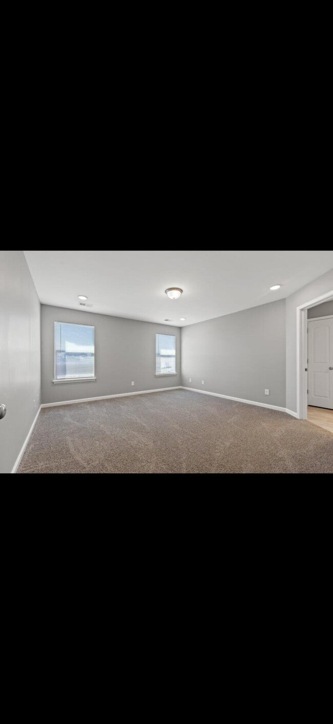 Building Photo - 348 Pageant Dr