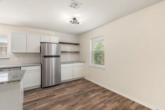 Building Photo - Recently Remodeled 3 bed, 2 bath, with 2-car Garage!