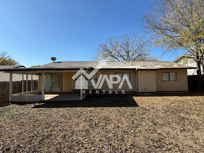 Building Photo - 826 Thrasher Dr