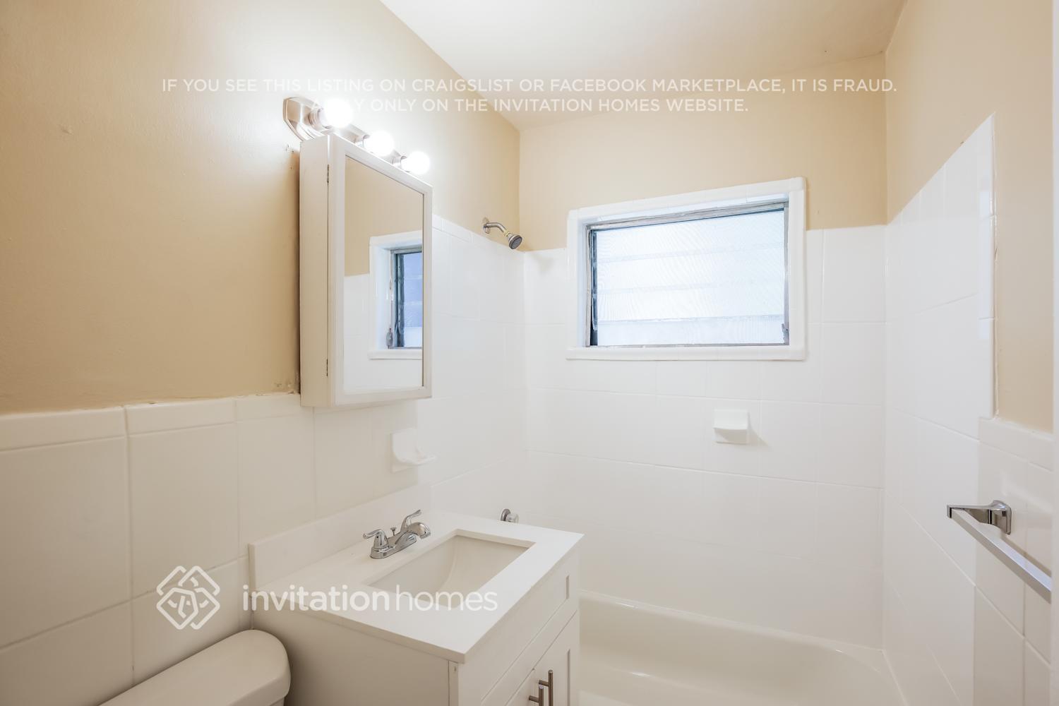 Building Photo - 16049 NE 9th Ct