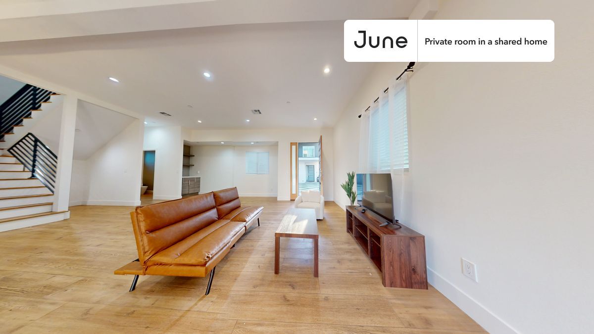 Building Photo - Private bedroom in 4 bed/4 bath Home
