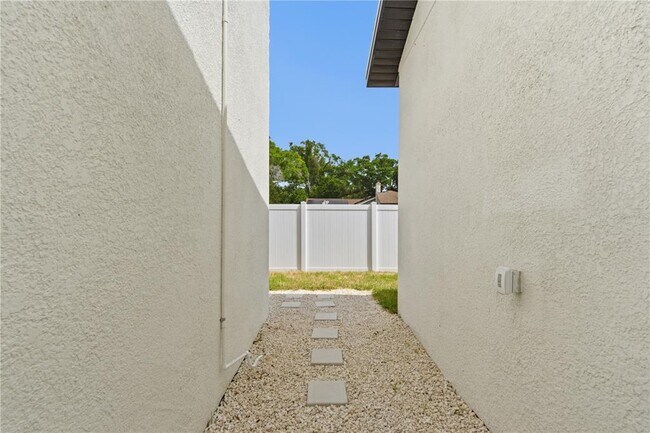 Building Photo - 1 31st St S