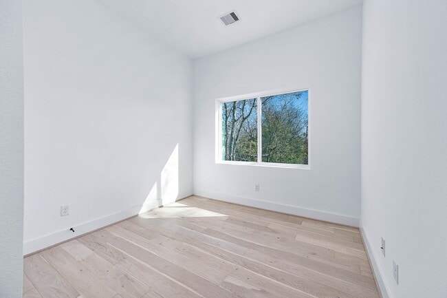 Building Photo - 3411 McGowen St