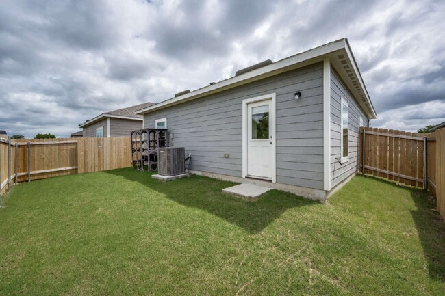 Building Photo - Modern 3BR Home with Open Floor Plan in Ponder, TX