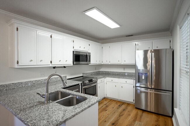 Building Photo - 537 Cedar Rock Dr