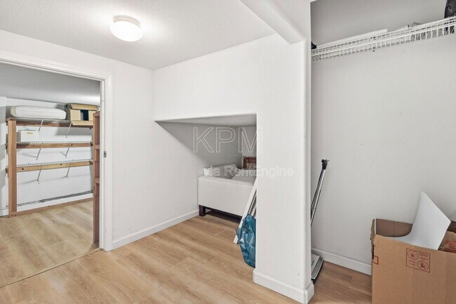 Building Photo - 5956 St Andrews Dr