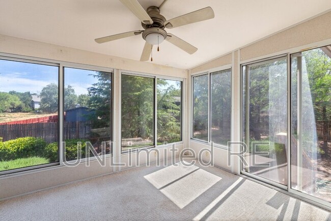 Building Photo - 10305 E Oak Creek Valley Dr