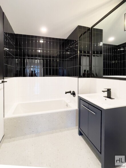 Building Photo - President Street / Spacious 1-Bed 1-Bath /...