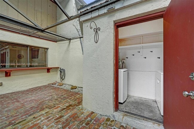 Building Photo - 2990 Oaktree Ln