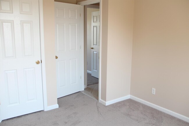 Building Photo - 107 Enchanted Way