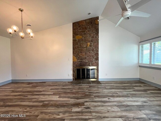 Building Photo - 125 Mallard Cove