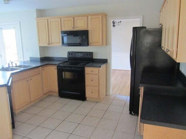 Building Photo - 537 Forest Hill Dr