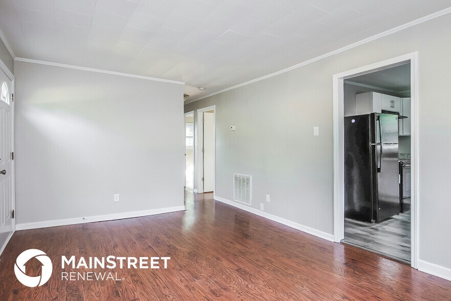 Building Photo - 827 Elmira Ave