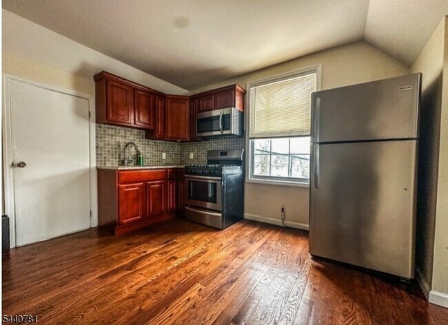 Building Photo - 19 Walnut Terrace