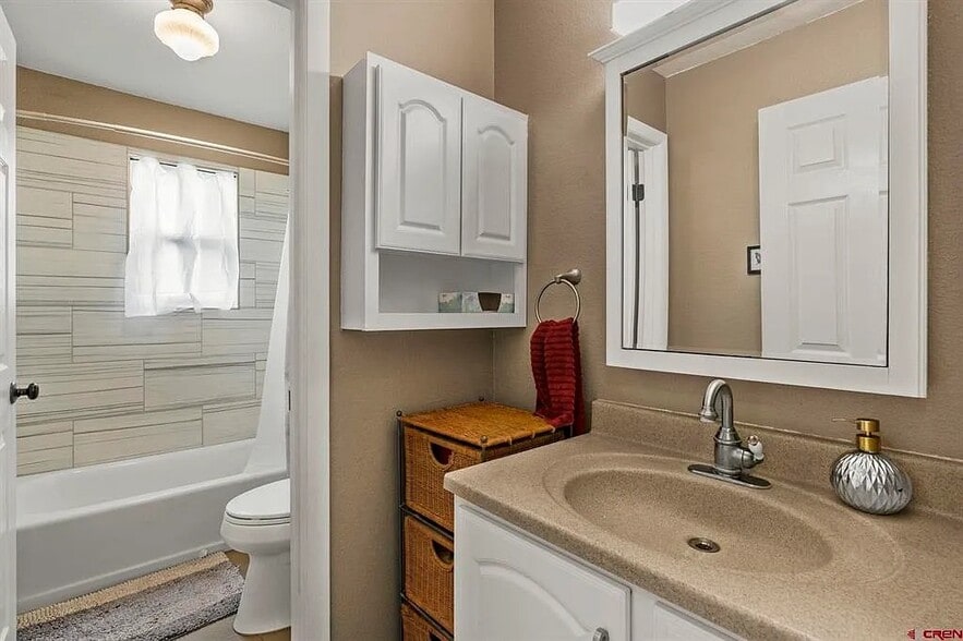 Building Photo - 1212 Avenida Del Sol