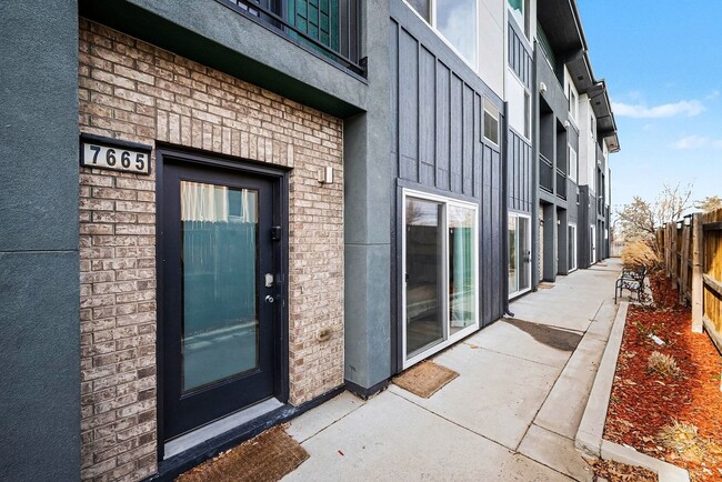 Building Photo - Fully Furnished 3 Bedroom 3 1/2 Bath in Wheat Ridge