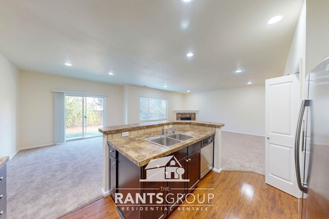 Building Photo - 5-Bedroom Home in Eagle Court with Easy I-...
