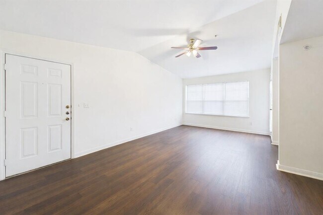 Building Photo - 501 W 26th St