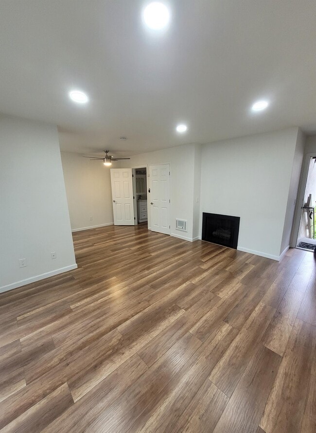 Building Photo - 10332 Caminito Aralia